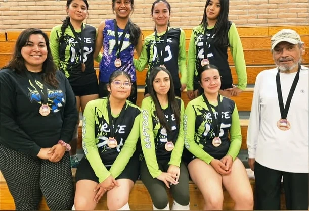 Raptors Rise players and coaches celebrating with tournament medals
